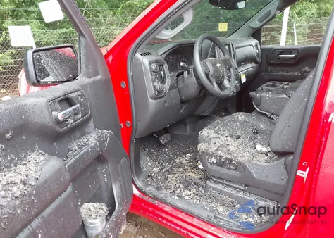 2025 Chevrolet Silverado K1500 Custom z USA, uszkodzony, nr VIN 3GCPKBEK4SG105752